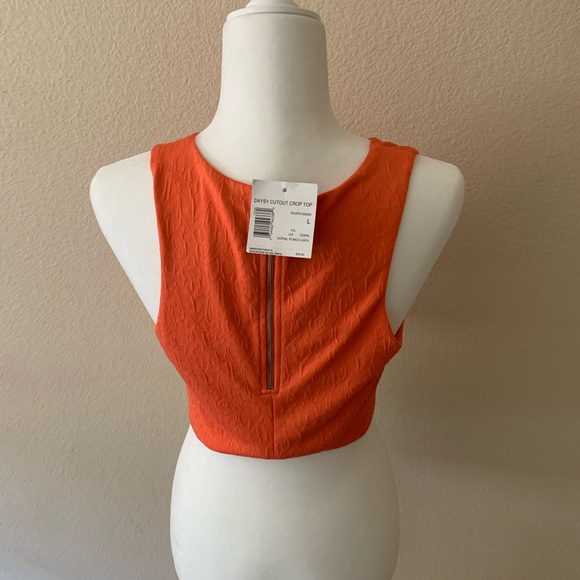 G by guess crop top - Picture 3 of 3